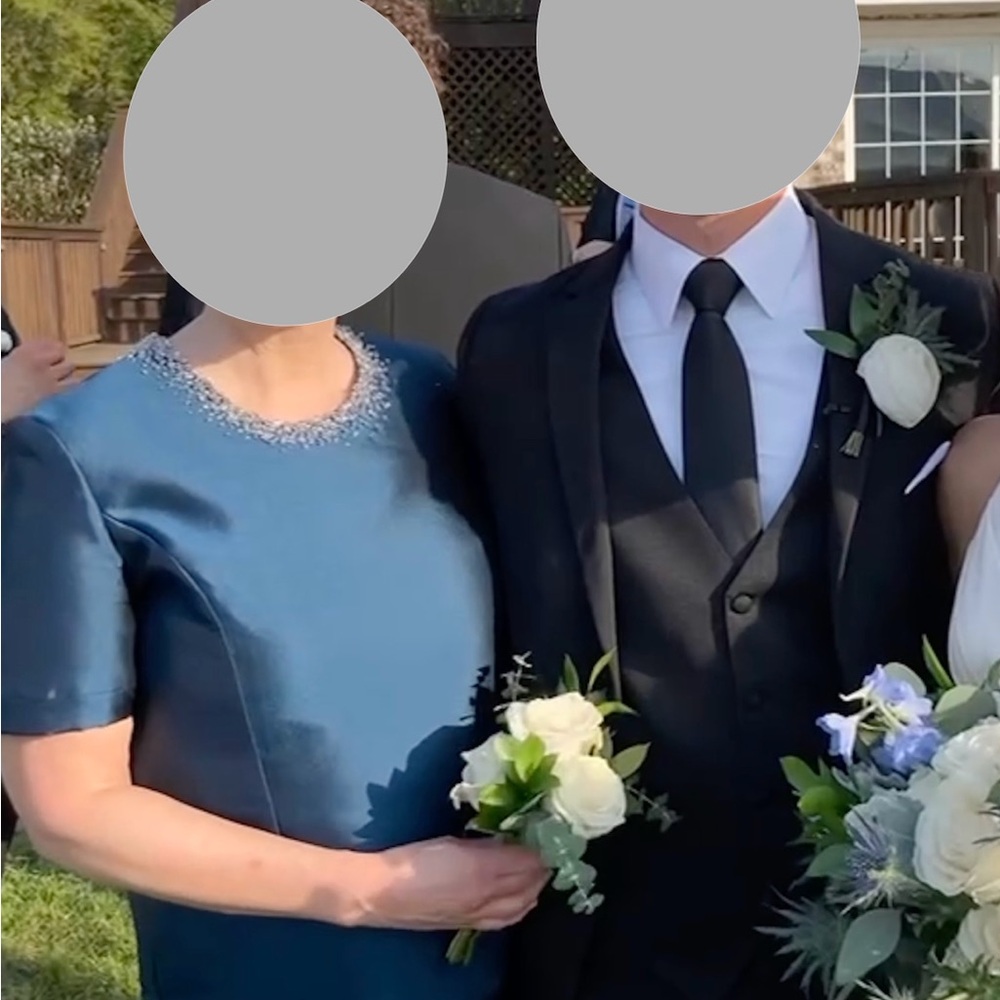 Gorgeous Catherine Regehr Mother-of-the-Groom dress.